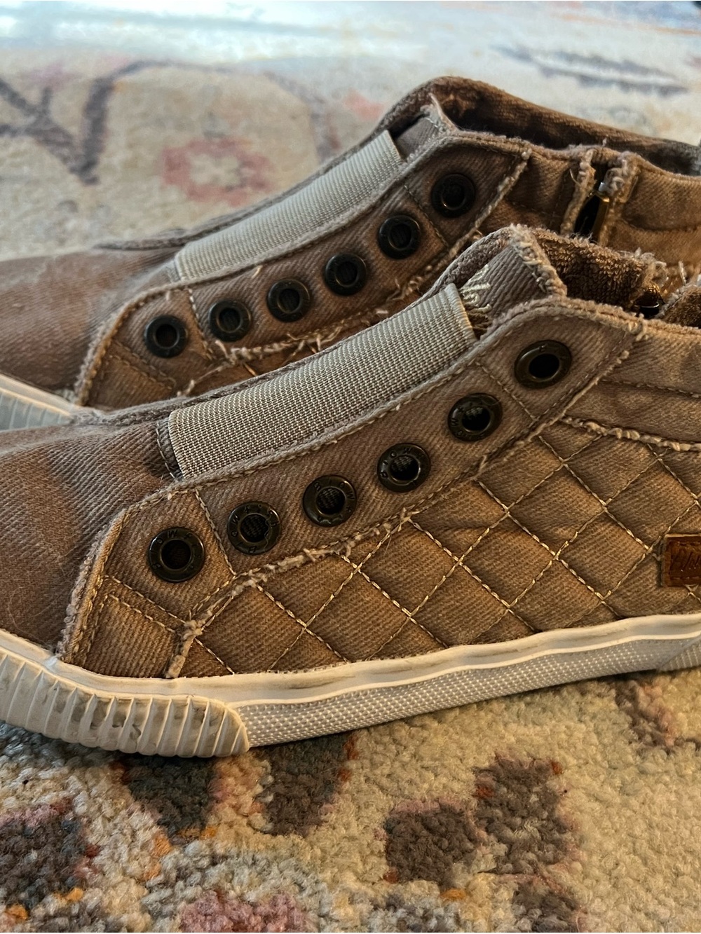 Blowfish Women’s Slip-On Canvas Sneakers in Taupe/Brown 6.5 - Picture 2 of 7